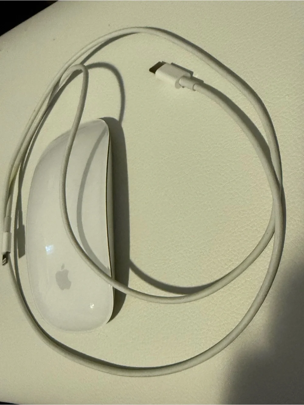 Apple White Wireless Magic Mouse with Multi-Touch Surface